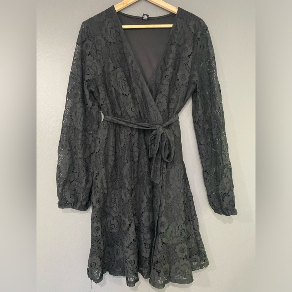 Stylish Lace Black Dress by caracilia